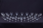 Fratelli Vita - conjunto de taças e copos em demi cristal finamente lapidados sendo: 6 copos para long drink, 5 taças para água, 6 taças para vinho branco, 2 taças para vinho tinto, 9 taças para licor, 6 taças para vinho do porto. Total 34 peças