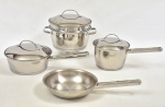 Tramontina - Allegra - jogo de panelas em aço inox, composto de 1 frigideira (20cm), 1 panela (20cm), 1 cozi-vapore (20cm), 1 caçarola funda (20cm), 1 caçarola pequena (16cm). Sem uso, na caixa. Total 5 peças.