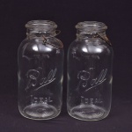 Dicas de decoração - Par de garrafas (vasos) Wire Side em grosso vidro translucido "Ball Ideal". Alt 24cm Diam 11cm