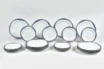 Art Deco - serviço para jantar em porcelana Schmidt, composto de 12 pratos rasos e 12 pratos de sobremesa.