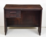 Anos 50/60 - Móvel escrivaninha em madeira nobre, CYMO, pernas retas, tampo liso e 2 gavetas. (70X89X44 )