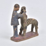 O caçador e o quibungo - escultura em barro cozido e policromado, desgastes do tempo e perda da cauda. (15X16)