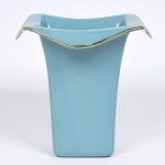 Vaso para flores em vidro verde agua, borda com saia. Fundo marcado Southern Living at HOME.  Alt 22cm Larg 23cm  Comp 23cm