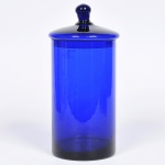Elegante pote com tampa para algodão em vidro azul cobalto. Diam 12cm   Alt  17cm