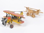 Lote composto por duas miniaturas de aviões da 2a Guerra Mundial - Sendo um em metal pintado de amarelo e vermelho e o outro todo em madeira com a inscrição Natal - RN. Alt 7cm  Larg 15cm   Comp 15cm   /    Alt 6cm   Larg  11cm   Comp 12cm