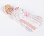 Boneca / Baby, em celuloide com camisola, touca e babador em tecido, anos 60/70, no estado. Comp 22cm