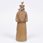 Mestre Amaro Rodrigues - belíssima escultura em barro cozido representando São Francisco de Assis. Alt 27 cm