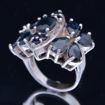 Anel de prata 925 com pedras negras navete e gotas. Aro 15. Base 2,5x2 cm