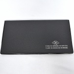 CASA DA MOEDA - Clube de Medalha do Brasil. Estojo contendo Selo oficial e metálico, comemorativos dos 140 anos da emissão dos selos "Olho de Boi" (este 90 Réis / 10 grs de prata).  O Envelope contem o carimbo comemorativo e do primeiro dia de circulação do selo, pela ECT, O QUE AUTENTICA A EMISSÃO, tanto do selo oficial como do selo metálico. Estojo original e certificado de autenticidade. Encontram-se em excelente estado de conservação