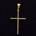 Pingente cruz de ouro amarelo com 27 diamantes.  Pt 3.0 grs.  4,5x2 cm