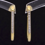 Par de brincos de ouro amarelo com 20 diamantes, designer anzol. Tarraxas de rosca Pt 9.4 grs.   4 cm compr