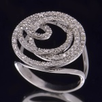 Vivara - Anel de ouro branco , designer Art Deco , com 110 diamantes.  Pt 6.7 grs.   Aro 23