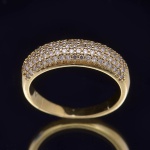 Monte Carlo - Anel "pave comprido", de ouro amarelo com 90 diamantes.   Pt 3.7 grs.   Aro 16.  Contrastado