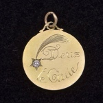 Pingente de ouro Agnus Dei, estrela com 1 brilhante, verso com nome gravado. 2 cm de diametro -  Pt 1.8 grs