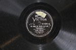 Disco 33 RPM (10'') em goma - laca - Frank Sinatra com orquestra - The night we called it a day vocadance/night and day - indústria nacional - com pequeno pedaço quebrado, riscos e necessita de limpeza