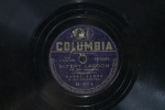Disco 33 RPM (10'') - harry James - Sleepy Lagoon/Trumpet blues - Marca: Columbia - possui riscos e necessita de limpeza