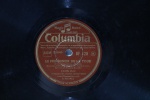 Disco 33 RPM (10'') - Édith Piaf - Le prisionnier De La Lour/Ball Dans ma rue - Marca:Columbia - Made in France - possui riscos e necessita de limpeza
