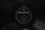 Disco 33 RPM (10'') - Carequinha - O velhinho de barba branca/ salve papai noel - marca: copacabana - possui riscos - necessita de limpeza