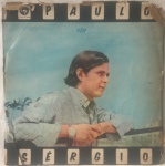 PAULO SÉRGIO-possui riscos e necessita de limpeza-Capa no estado