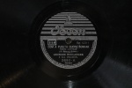 Disco 33 RPM (10") -  Georges Boulanger - rosas rubras/ Com a Puszta quero sonhar - marca: Odeon - possui riscos - necessita de limpeza