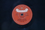 Disco 33 RPM (10'') - Caterina Valente Werner Mueller - Malagueña/ El mosquito - marca: polydor - possui riscos - necessita de limpeza