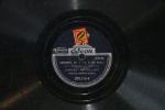 Disco 33 RPM (10'') - Carmen Cavallaro - Concerto/ Intermezzo - Marca: Odeon - possui riscos - marca de limpeza