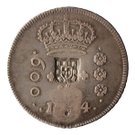 Brasil, 600 Réis, 1774R. Prata. AI P298; Var 1A. Com Carimbo de Escudete duplo. Pátina, e algum lustre remanescente. Atrativa. MBC. Pequena batida ou tentativa de furo (muito discreta) no anverso. Ex. Coleção Vila Rica. Estimado R$ 1500,00 - 2000,00
