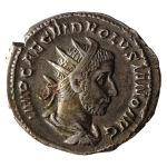 Império Romano, Antoninianus, 251-253. Prata. RIC IV 166; RSC 8. Volusianus (251-253). Anv: IMP CAE C VIB VOLVSIANO AVG, busto irradiado, drapeado e encouraçado à direita; Rev: AEQVITAS AVGG, Aequitas em pé à esquerda, segurando balanças e cornucópia. MBC. Estimado R$ 650,00 - 750,00
