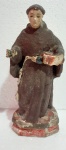 Escultura  em madeira policromada século xx " Santo". Medidas: 17 x 8 cm.