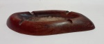 Cinzeiro em madeira jacarandá década de 60. Medidas: 20 x 9 cm. Com um pequeno bicado.