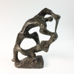 Bruno Giorgi (1905-1993). Figuras. Escultura em bronze. Assinada na base. 38 x 33 x 20 cm.