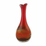 MURANO - Robusto e belo vaso em pasta de vidro nas cores vermelho, âmbar e marrom. Exemplar parte de coleção. Dimensões:  50 cm.