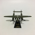 Miniatura de avião da coleção MAISTO , modelo P 38 Lightning . Exemplar em excelente .Dimensões:6 cm x 10 cm x 13 cm.