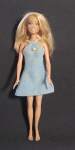 Linda e Colecionável Barbie - Mattel - Ano: 2006- Made Indonésia - Medida: 28 cm de comprimento - Obs: Possui pequenas marcas de mordidas nas pernas e na mãozinha. Conforme fotos.