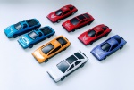Lote com 8 miniaturas de carrinhos coloridos, em plástico rígido - Medida de cada: 7 x 3 cm.