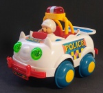 Antigo e lindo Brinquedo Musical POLICE CAR - AUTO OPEN - ROOF - Funcionando com 2 pilhas AA - Acondicionado na caixa original - Sem marcas de uso - Carrinho anda e desvia do obstáculos, e a cúpula na parte superior do carrinho abre e fecha conforme ele se movimenta - - Medida da caixa: 18,5 x 13,5 cm.