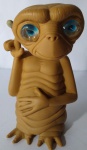 Antiga Boneco E.T. do filme ''E.T. O Extraterrestre'' -  GROW - Anos 80 - Conservado. Medindo: 17 X 9 X 7 cm.