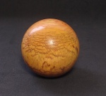 Marfim -Antiga Bela e Rara Bola de Bilhar esculpida em Marfim - Século 19 - Peso: 215 gramas - Medida: 6,1 cm de diâmetro - Obs: Possui perda devido ao uso.