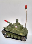 Antigo e lindo Brinquedo à pilha - Battle Tank (Tanque de Guerra) - Na embalagem original -  Precisando de revisão  (Muito tempo guardado) - Plástico rígido e borracha - Funcionamento: 2 pilhas AA - Conforme fotos - Medida da caixa: 14 x 10 cm.