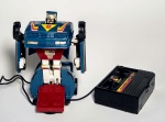 Antigo e colecionável - Carro à pilha (Transformers) AUTO CHANGE - O carro que se transforma em Robô - Na embalagem original - Sem marcas de uso - Porém precisa de revisão (Muito tempo guardado) - Plástico Rígido - Conforme fotos - Medida da caixa: 18 x 9,5 8,5 cm.