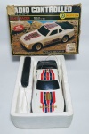 Antigo Carro Porsche 944S de Controle Remoto - Marca: DIGITCON - Na embalagem original - Sem marcas de uso - Carrinho Funcionando com 4 pilhas AA (acende e acelera) - Controle remoto não testado, à bateria 9v - Medida da caixa: 26 x 17 x 9 cm.