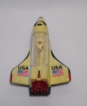 Antigo brinquedo - Representando Nave Espacial da NASA - United States - Anos 80 - Em plástico rígido - Medida: 18 x 12 cm.
