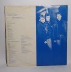 Disco de Vinil - LP Original - A-HA - 1988 - Stay on these roads - Warner Bros - com letra das musicas - OBS: Possui pequenas arranhões superficiais. Coforme fotos -  Medida: 31 x 31 cm.