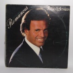 Disco de Vinil - LP Original - JULIO IGLESIAS - Romances - 1989 - CBS - Possui encarte com letra das músicas - Série super luxo - Medida: 31 x 31 cm.