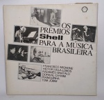 Livro em grande formato ''Os Prêmios Shell Para a Música Brasileira'' , por Tárik de Souza e Luís Paulo Horta - Ano:1987 - Ilustrado e comentado - Medida: 30 x 30 cm.