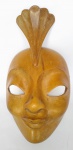 Antiga e linda mascara em madeira nobre - Nariz e olhos vazados - Medida: 26 x 14,5 cm.