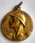 Numismática - Antiga medalha de condecoração aos participantes da Revolução Constitucionalista de 1932 - Pela Constituição - SÃO PAULO É O DIREITO E A FORÇA - Bronze - Medida: 32mm de diâmetro.