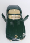 Antigo e colecionável carrinho da Maisto - Representando Jaguar Conversível - Estrutura em metal e plástico rígido - Conforme fotos - Medida: 12 x 4,5 x 3 cm.