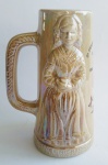 Antiga e rara caneca - Cerâmica Sta Izabel, vitrificada  - Representando em alto relevo Anna Nery, Patrona da Enfermagem e imagem de Florence Nightingale, A Dama da Lampada - Comemorativa ao ''2º Festival Do Chopp. Alusivo Ao Dia Da Enfermagem - Grupo STATUS'' - Conforme fotos - Medida: 17 cm de comprimento x 8,5 cm de diâmetro.