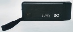 Antiga câmera Kodak EKTRA 20 - Funcionando - Possui opção para dias nublados e ensolarados - Para uso Filme 110 - Medida da câmera fechada: 13 x 4,8 x 3 cm.